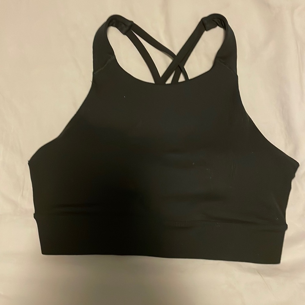 Black ribbed sports bra
